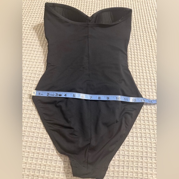 La Blanca Elegant Black Strapless Swimsuit - Picture 8 of 13